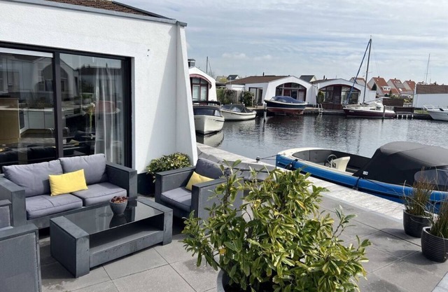 dream bungalow on the water