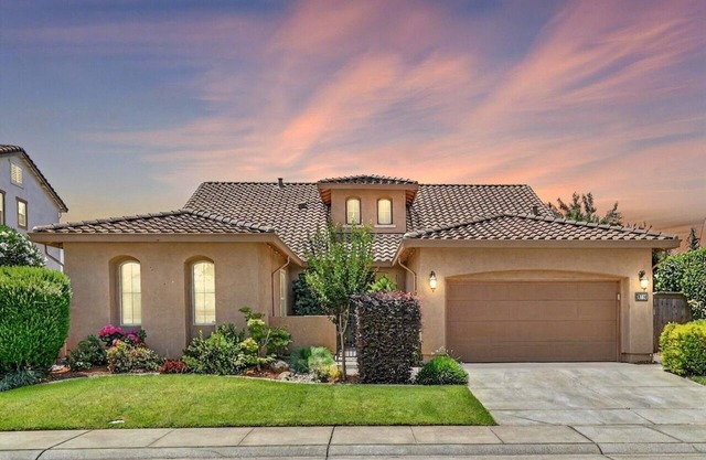 Dream house with 2 Master bedrooms, covered patio in the Elk Grove center