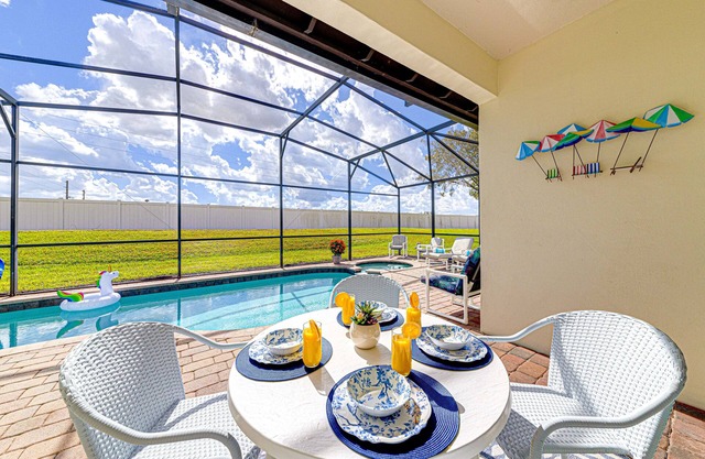 DREAM VILLA-NEW 4BR/3BA-6 MILES FROM DISNEY SOUTH FACING PRIVATE POOL AND SPA