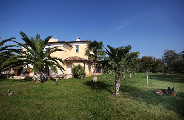 Dream villa with large swimming pool, 800m from the sea with 5 bedrooms 4 bathrooms