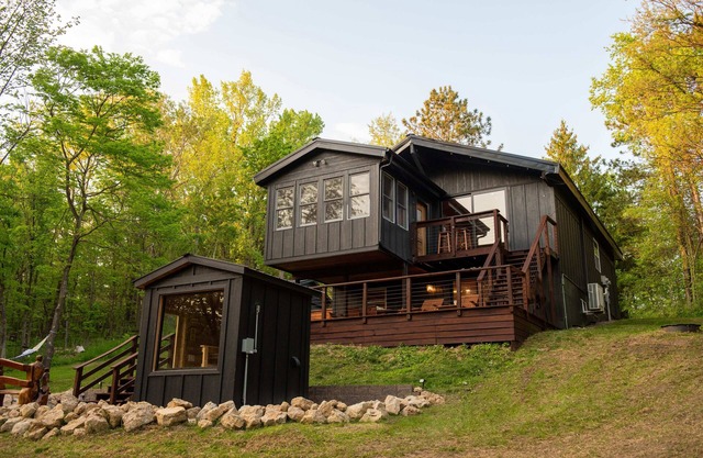 Driftless Cabin - Sauna, Fire pit, BBQ and Birdwatching