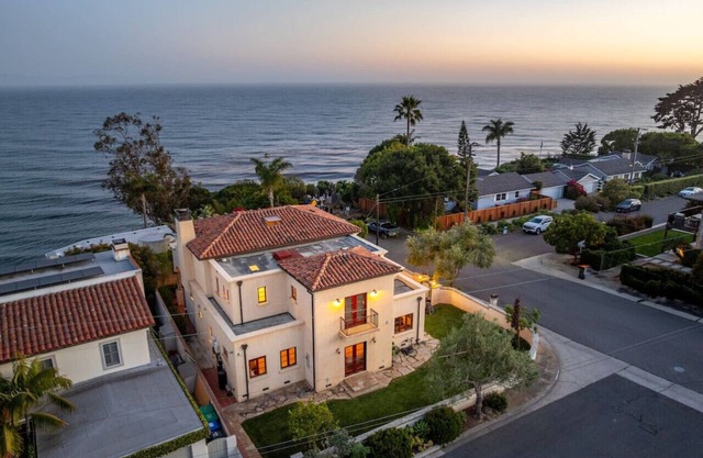 Driftwood Club - Italian Oceanview Estate