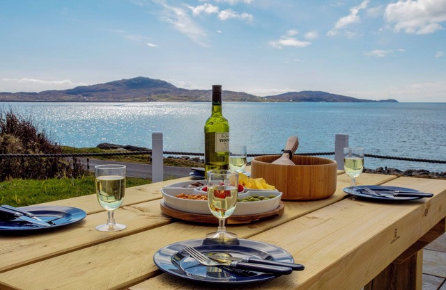 DRIFTWOOD, pet friendly, with a garden in Eriskay, South Uist