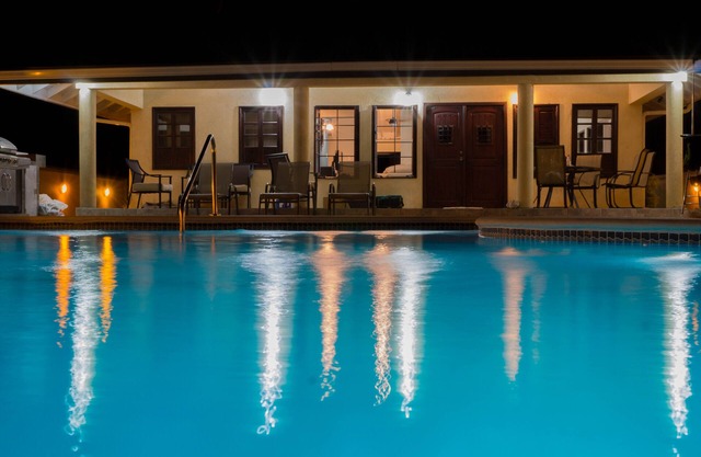 Driftwood85 is a three bedroom villa with all amenities and large saltwater pool