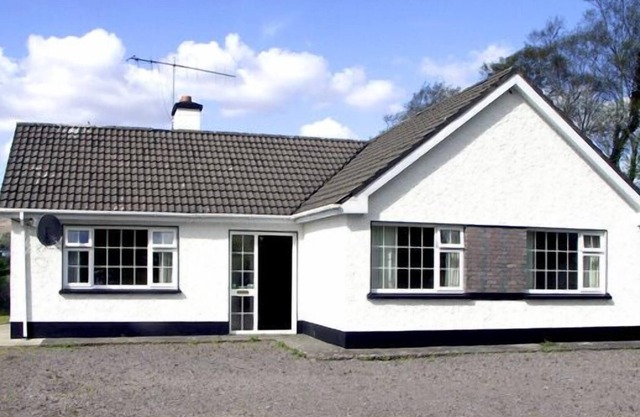 DROUMATOUK COTTAGE, pet friendly in Kenmare, County Kerry