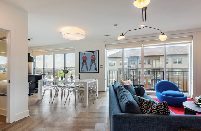 Dual Bachelor Pads w/Rooftop Lounge & Games | Sleeps 26 | 5 Min to Broadway