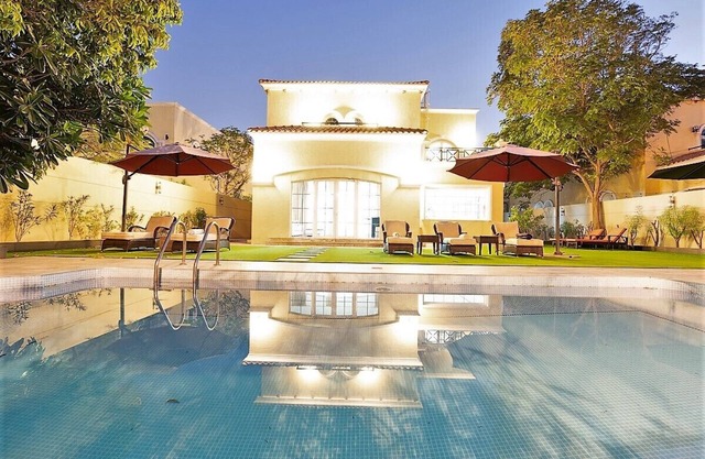 Dubai Marina Jumeirah Park Villa 7 bdr private pool 2 km near beach!