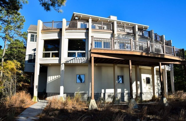 DUNE BRIDGE-Breathtaking Bay & Sunset Views From The Deck and Almost Every Room.