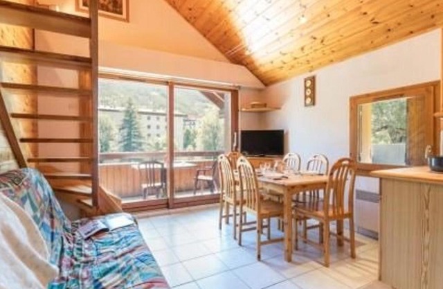 Duplex 3 pièces avec balcon, garage et 6 couchages à La Salle-les-Alpes, proche commerces et pistes - FR-1-330F-83