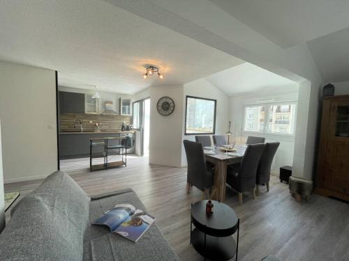 Duplex 3 pièces rénové avec loggia et garage, cœur de Briançon, proche télécabine, 4-6 couchages - FR-1-330C-130