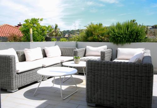 Duplex climatisé avec terrasse vue mer au pied de la plage