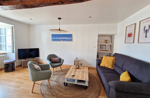 Duplex in Plougasnou near Stunning Beaches