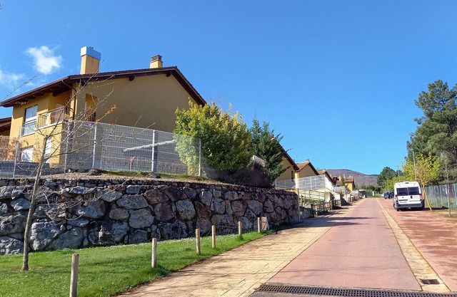 Duplex surrounded by nature, wineries and history
