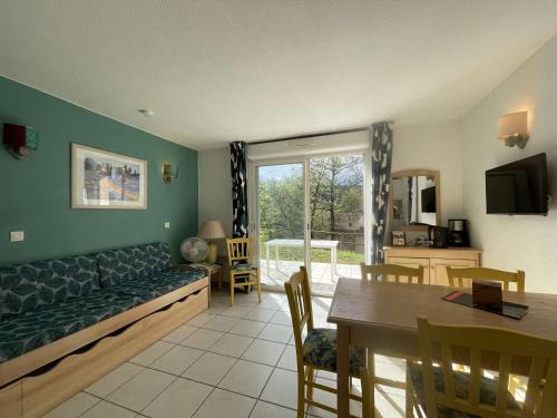 Duplex T3 6 pers avec terrasse, piscines et parking - Salavas - FR-1-382-32