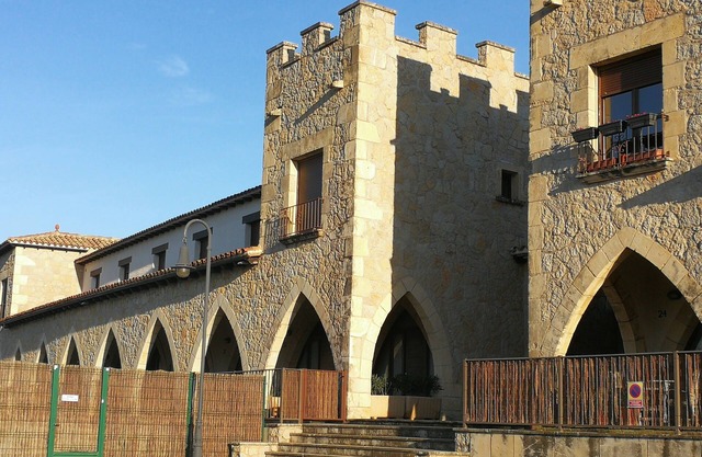Duplex with community pool and terrace
