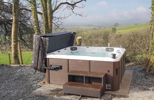 Dutch Barn One - UK12872