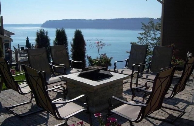 Eagle Cove Waterfront Retreat for 20 w/Hot Tub, Firepit & Sweeping Island Views