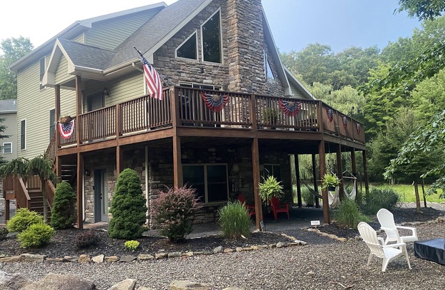 Eagle Rock Resort! Lake views! Closest to the Beach
