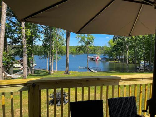 Eagle's Nest Cottage - Lake Anna Waterfront