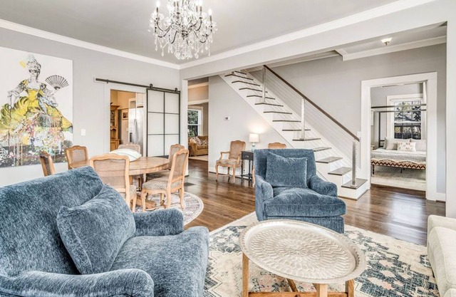 East Hill Cape Cod Style Home Walking Distance to the Bay!