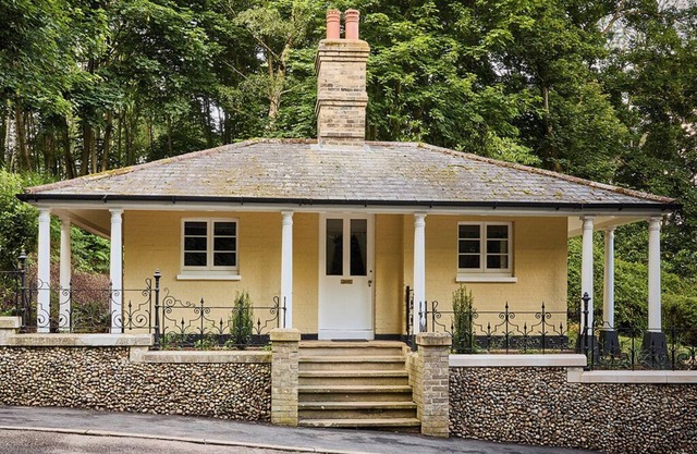 East Lodge is set on edge of the beautiful Langham Hall Estate