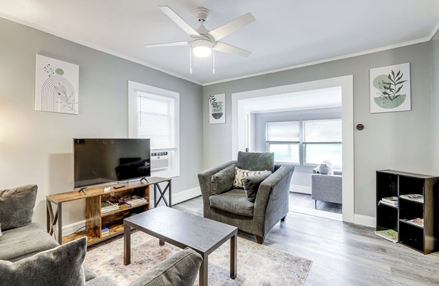 Easthampton Apartment Near Breweries & Rail Trail!