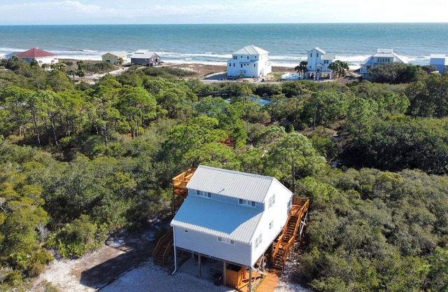 Easy Beach Access - 2 FREE BIKE RENTALS INCLUDED WITH YOUR STAY! PET FRIENDLY