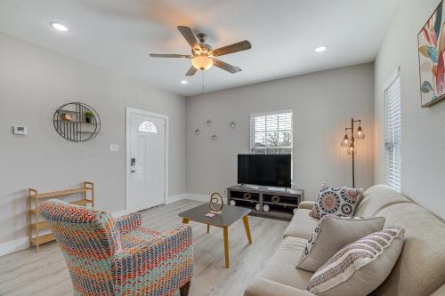 Easy Interstate Access Quiet Houston Home!