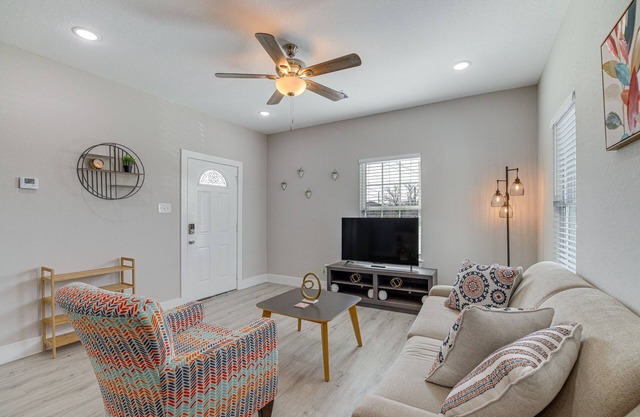 Easy Interstate Access: Quiet Houston Home!