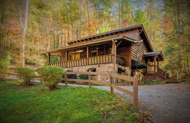 🌲Easy Paved Access🔥Fireplace❤️Great Privacy🏞️Across River🎇NearDowntown🙂