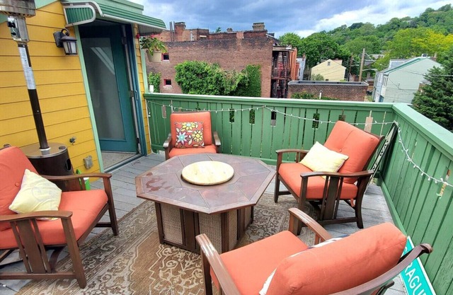 Easy Walk to Steelers & Pirates