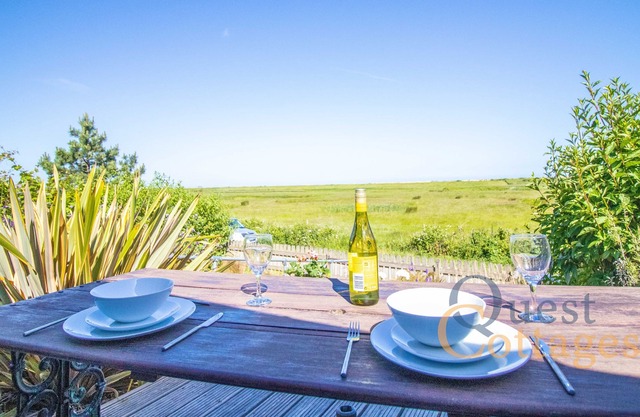 Ebb n Flow - 2 Bed Bungalow - Looks over Nature Reserve & Beach - Ideal secluded bungalow - parking