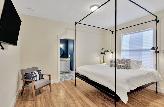 Eclectic Elegance: Stylishly Renovated 3 Bedroom Home Near Downtown Tampa