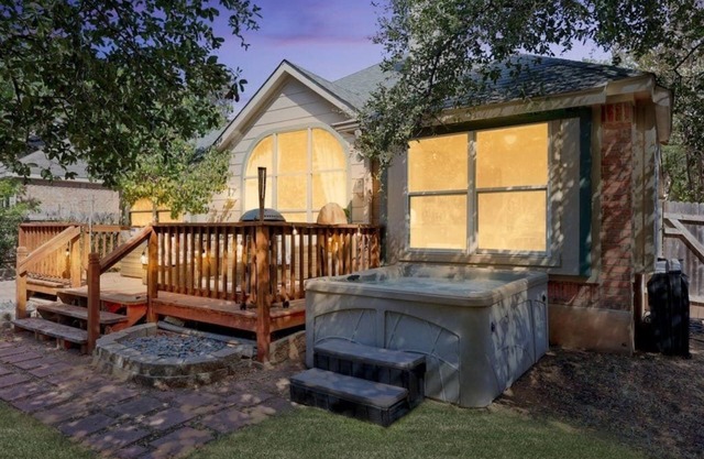 Eclipse · Artist Retreat @ Cypress Creek | Hotub | Sleeps 9