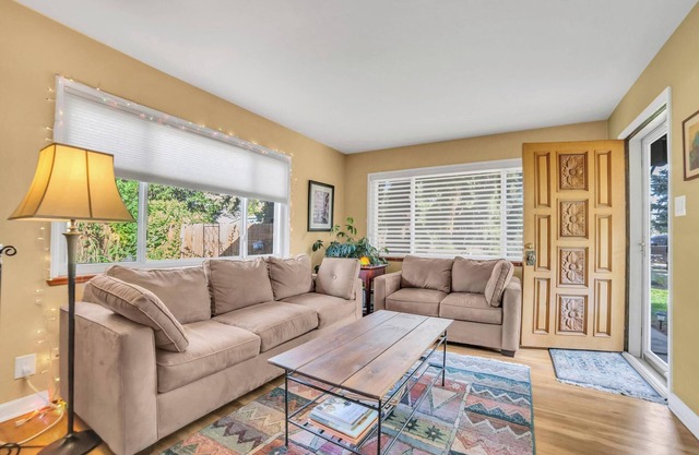 Eco-Friendly 2BR Bungalow w/Garden Oasis+ Office space