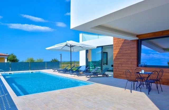 Eco-friendly Villa Aria with a pool and a party room