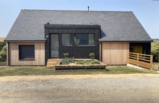 Ecological house by the sea, walking distance to the beach