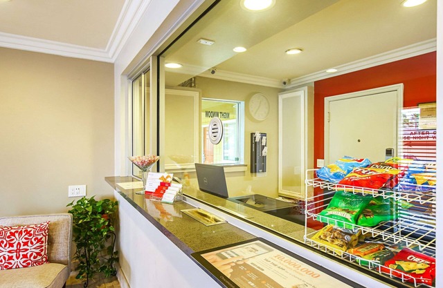 Econo Lodge San Bernardino I-215