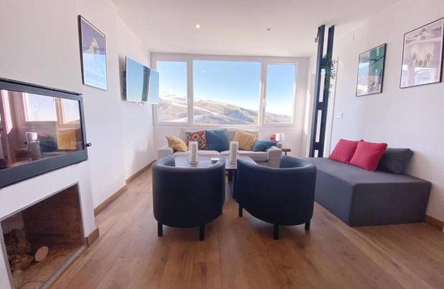 Edel1 - PRIME LOCATION WITH GREAT VIEWS + PARKING