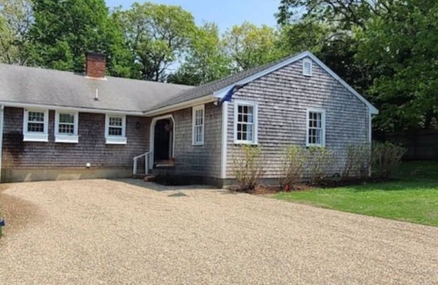 Edgartown Cottage By The Pond
