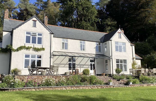 Edgcott House