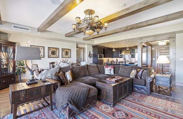 Edgemont 2305 Luxury Mountain Condo with Backdoor Ski Access!