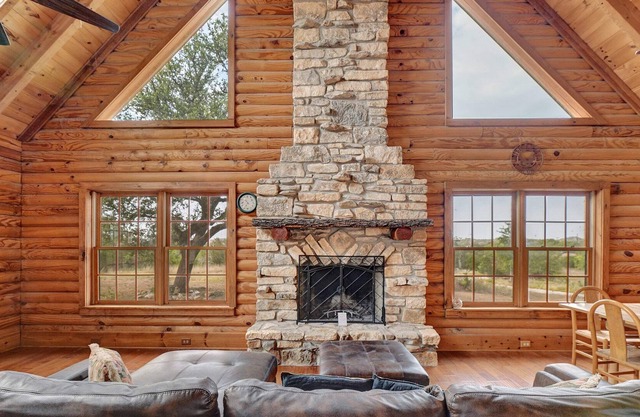 Ehad Ranch- Log Cabin on 25 acres w/ Horse Corral