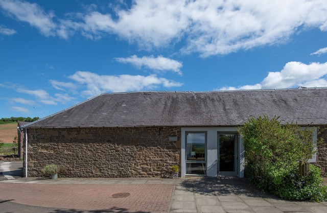 Eildon Melrose Holiday Cottages & Log Cabins - Hamiltons - spacious 1 bedroom cottage, 2 mins from M