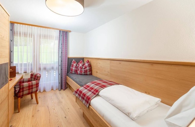 Einzelzimmer Dusche, WC, Balkon, HP, Kurz - Hotel Lindenhof