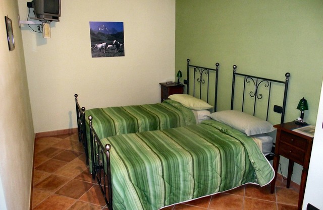 EL CAVAJER) green room