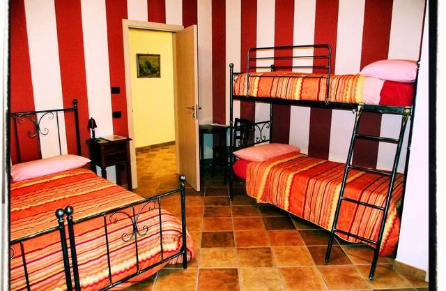 EL CAVAJER) red room
