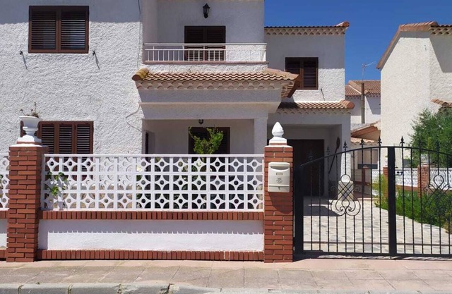 EL LAUREL LOS VELEZ HOUSE