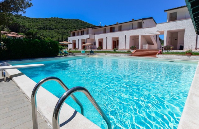 Elba Island Pool & Tennis Resort