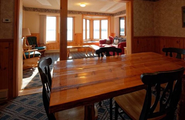 Elbow Lake Lodge: Beachview Suite 2bd/1ba